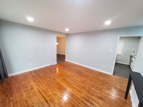 3rd image of 931 Tilden Rd