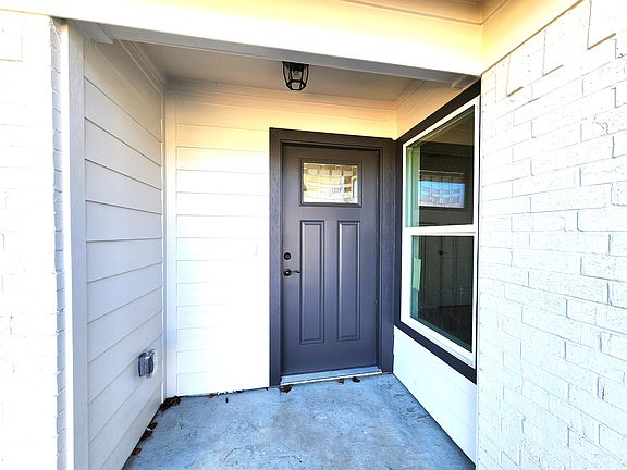 4th image of 520 Sweetbriar Dr