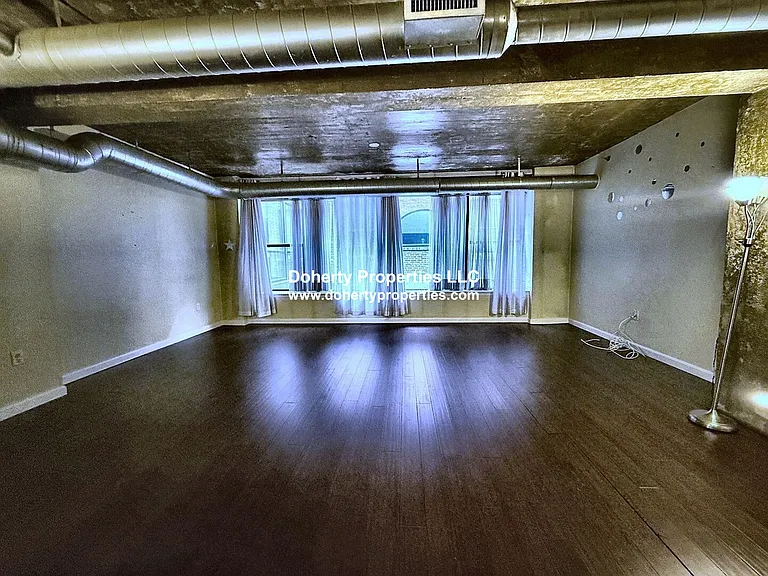 23-33 Middle St #4 — Photo 2