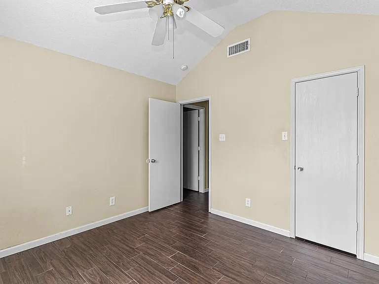 412 Dakota Dr — Photo 15