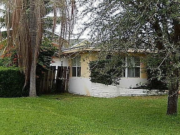 3rd image of 1117 Lake Clarke Dr