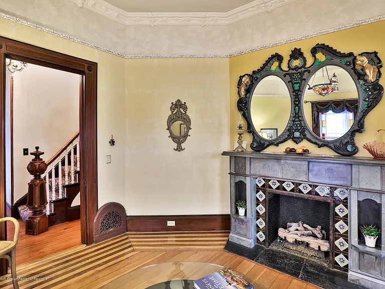 44 Webb Ave — Photo 6