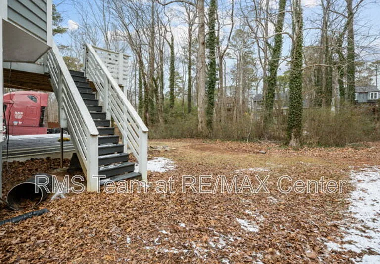 320 Saint Simons Cv — Photo 38