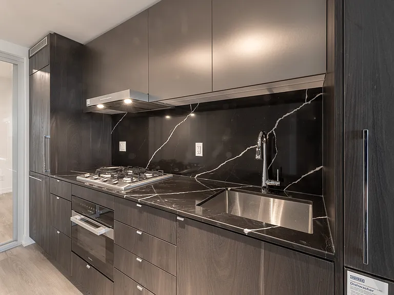771 Yonge St — Photo 8