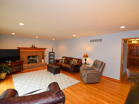 4th image of 206 Bradford Dr