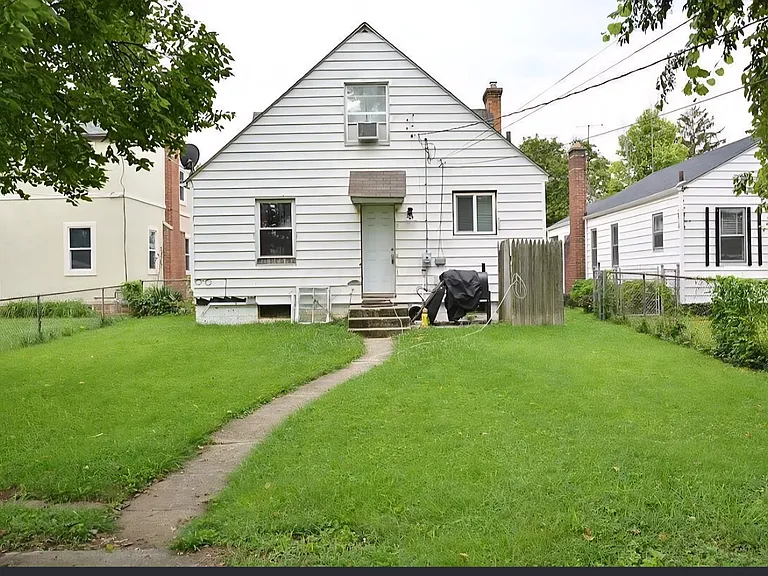 1014 Bulen Ave — Photo 2