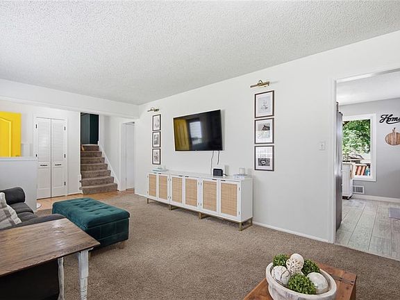 5th image of 9009 W 82nd Pl