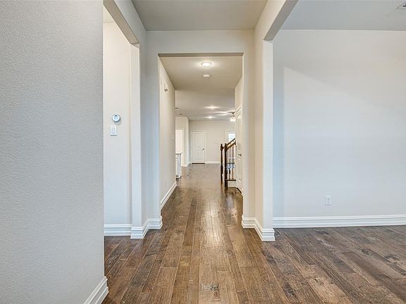 3rd image of 1513 Bellingham Ln