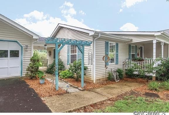 3rd image of 48 Meadow Dr