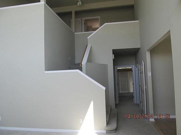 4th image of 790 N Cliffside Dr