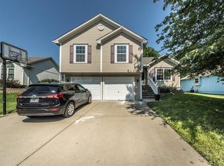 813 SW Lee Ann Dr, Grain Valley, MO 64029