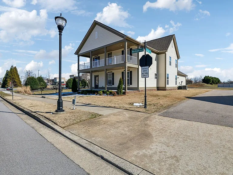 1222 Westlawn Blvd — Photo 3