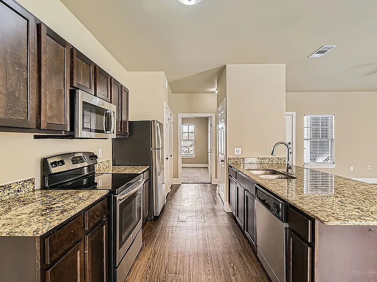 1555 Nottingham Drive - Web Quality - 006 - 08 Kitchen