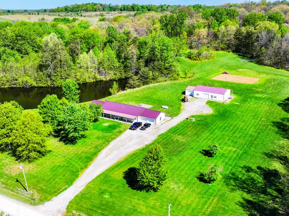 4115 E Olive Branch Rd, Bloomfield, IN 47424