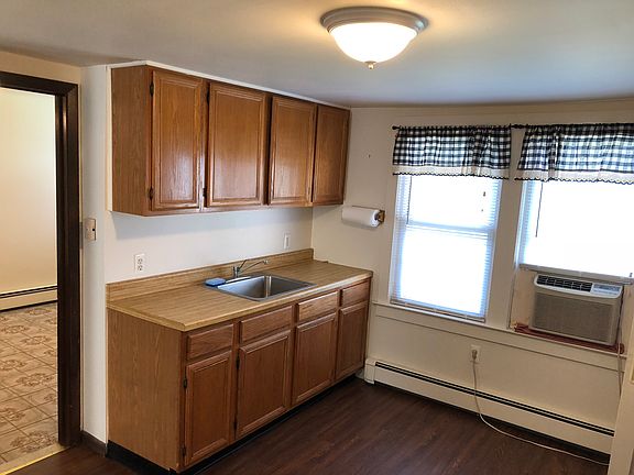 4th image of 864 Main Rd #2T