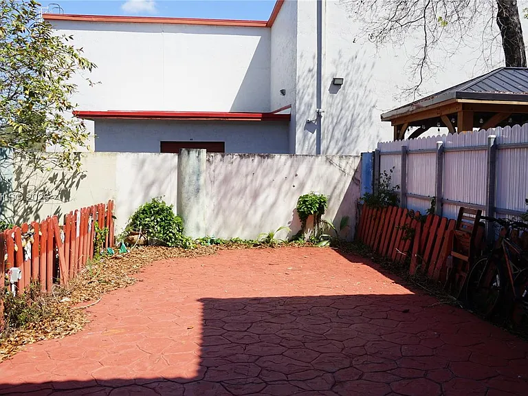 331 NW 82nd Ave #1303 — Photo 34