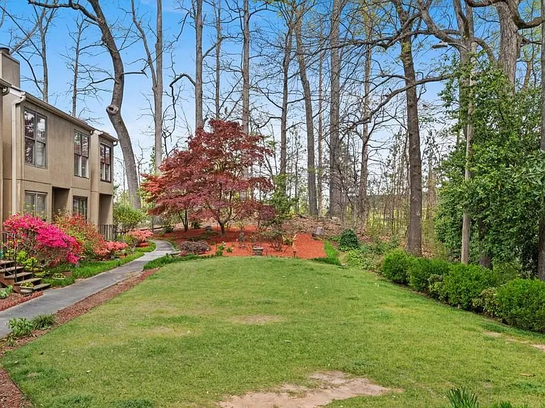 1744 Woodcliff Pl — Photo 32