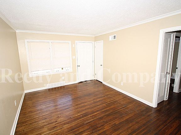 3rd image of 3830 Denver St