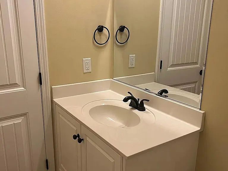 3 Bedroom/3 Bathroom Townhome Minutes from the Medical District — Photo 7
