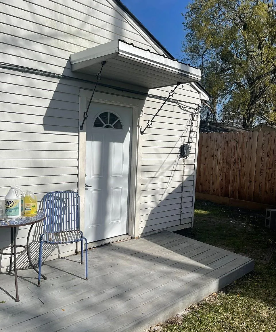 1 bed, 1.0 bath, 295 sqft, $750 — Photo 1