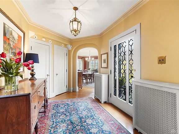 3rd image of 125 Park Ave
