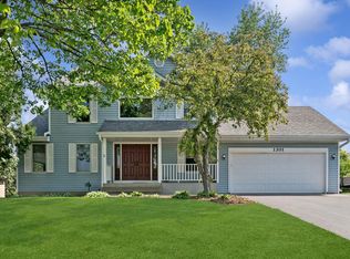 1301 Stratton Ct, Chanhassen, MN 55317