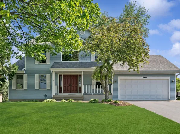 1301 Stratton Ct, Chanhassen, MN 55317