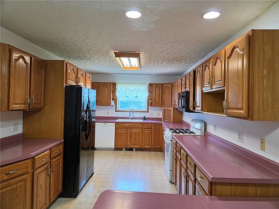 3rd image of 120 Grant St