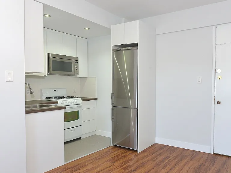 160 Huron St — Photo 13