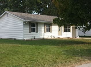 702 Lancelot Ln, Troy, IL