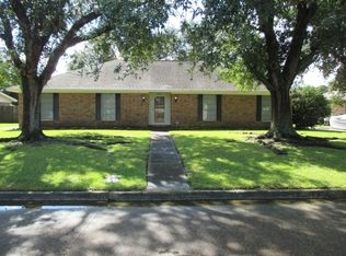 3910 Cobblestone Ln, Port Arthur, TX 77642