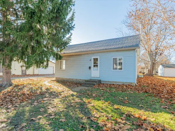 713 N George St, Clinton, IL 61727