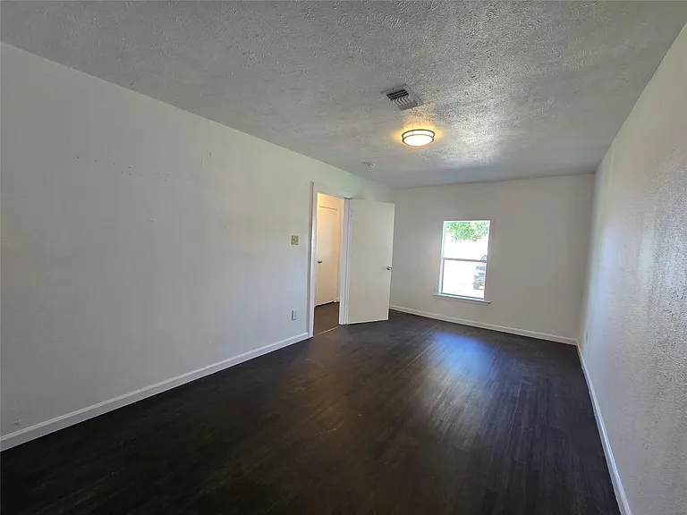 5543 Ambern Dr — Photo 10