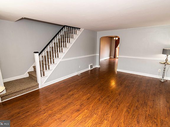 3rd image of 2419 Bond Ave