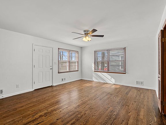 5th image of 906 E 84th St