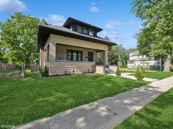 306 E Diggins St, Harvard, IL 60033