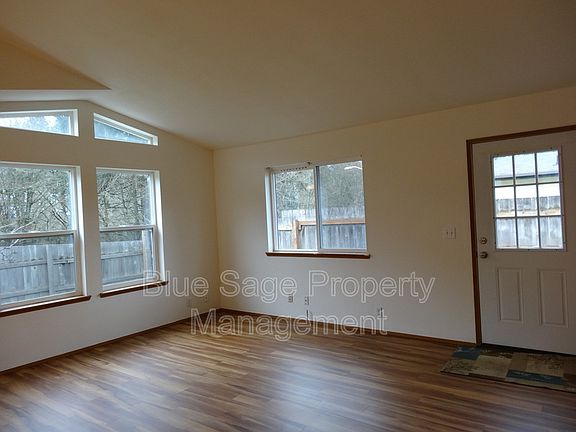 3rd image of 906 E Bryson Ave #1/2