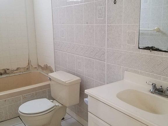 4th image of 937 Fairlane Dr Suite B