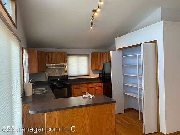 5th image of 10300 Mary Lee Ave