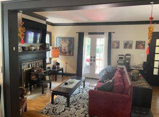 2962 E Derbyshire Rd, Cleveland Heights, OH