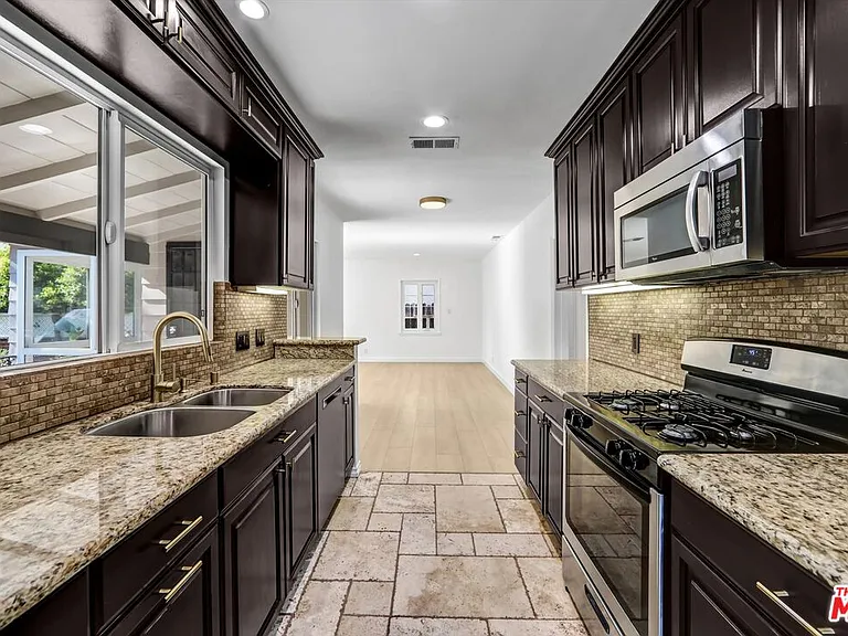 6254 Ben Ave — Photo 8