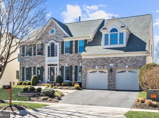 26099 Glasgow Dr, Chantilly, VA 20152