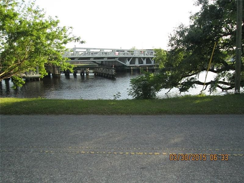 2nd image of 2707 N Riverside Dr