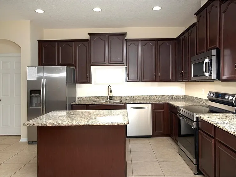 1319 Rowantree Dr — Photo 9
