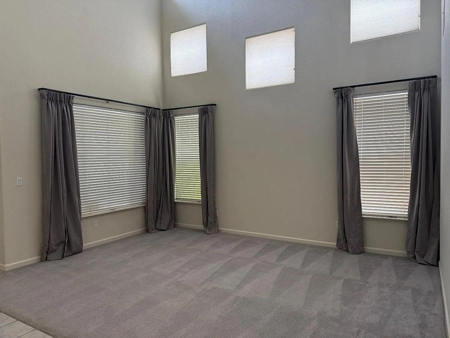 Fantastic 2 Story 4 Bedrooms,2.5 Baths — Photo 3