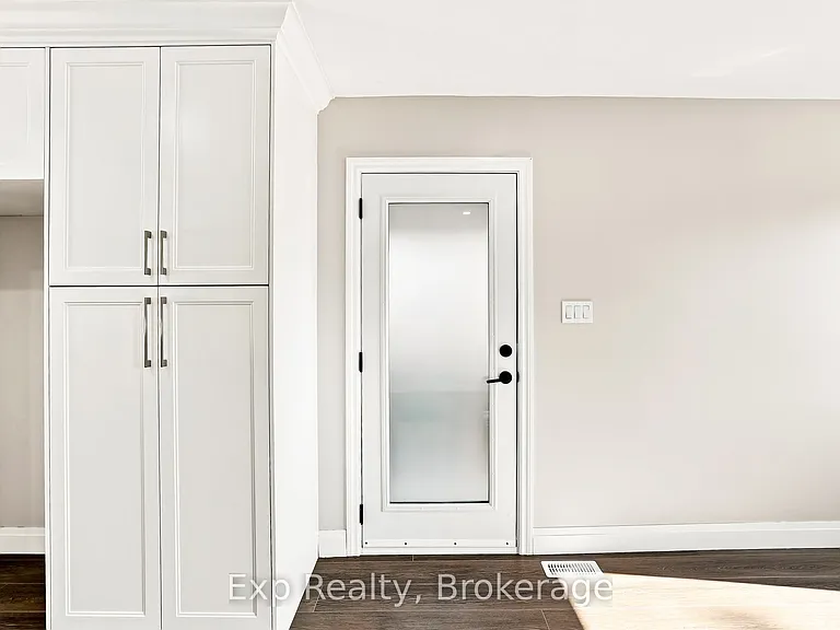 372 Major St #B — Photo 8