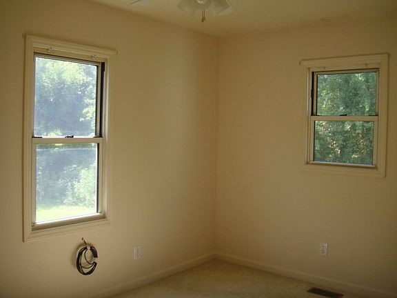 5th image of 165 Hummingbird Ln