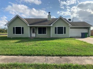 98 Meadowlark Ln, Angleton, TX 77515