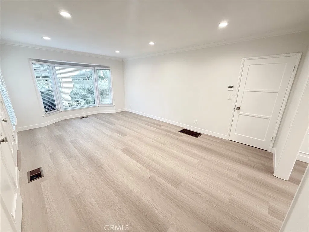 2 bed, 980 sqft, $3,195 — Photo 2