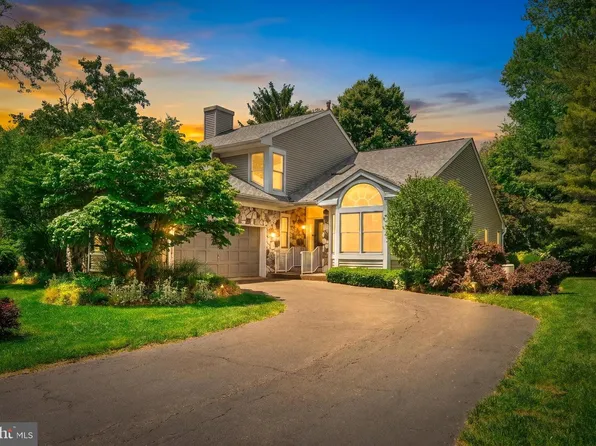 22 Boxwood Dr, Princeton, NJ 08540
